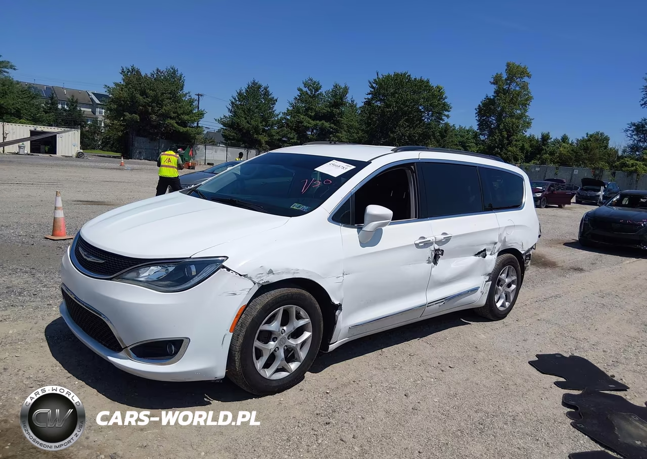 2017 Chrysler Pacifica Touring L VIN:2C4RC1BG2HR520958 - 2