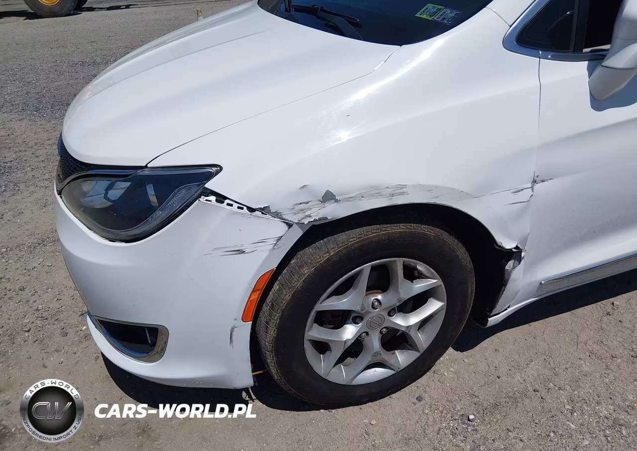 2017 Chrysler Pacifica Touring L VIN:2C4RC1BG2HR520958 - 6