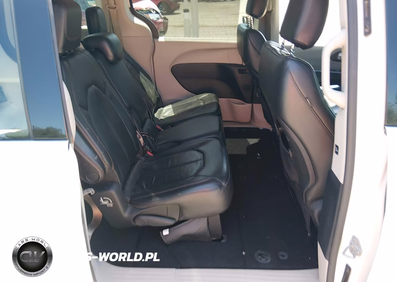 2017 Chrysler Pacifica Touring L VIN:2C4RC1BG2HR520958 - 8