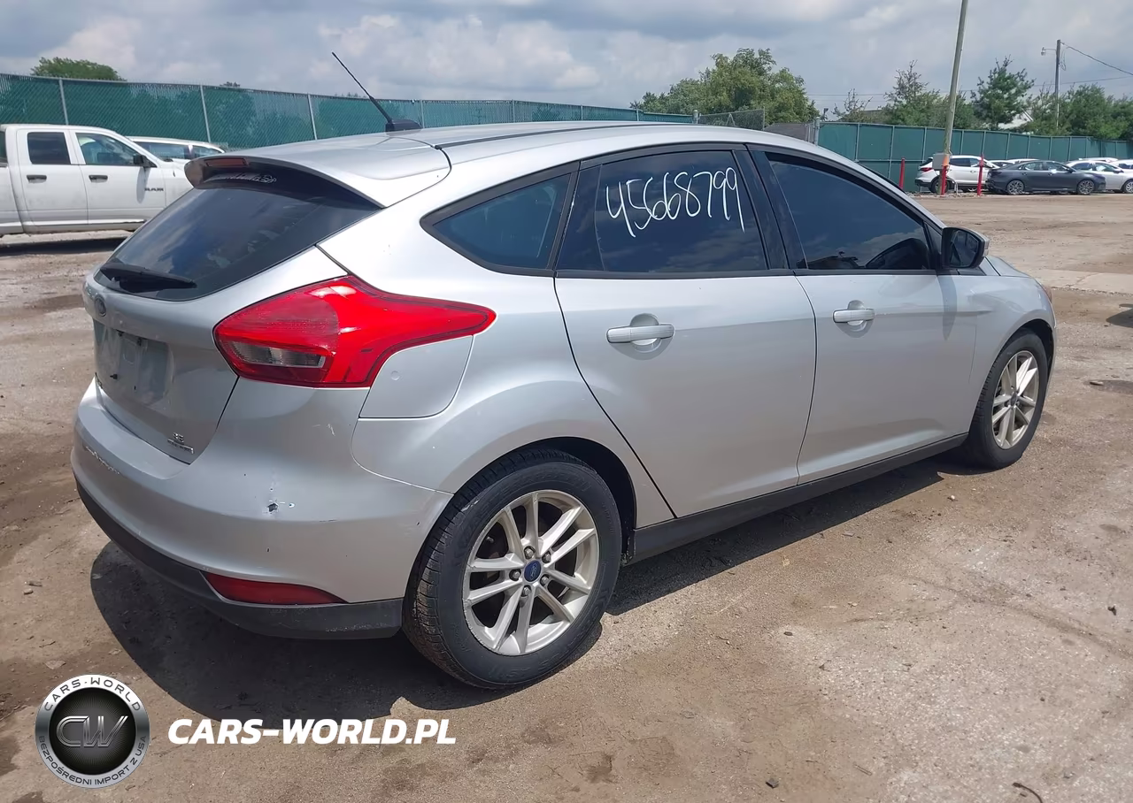 2016 Ford Focus Se VIN:1FADP3K27GL371023 - 4