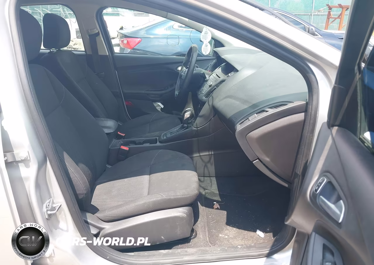 2016 Ford Focus Se VIN:1FADP3K27GL371023 - 5
