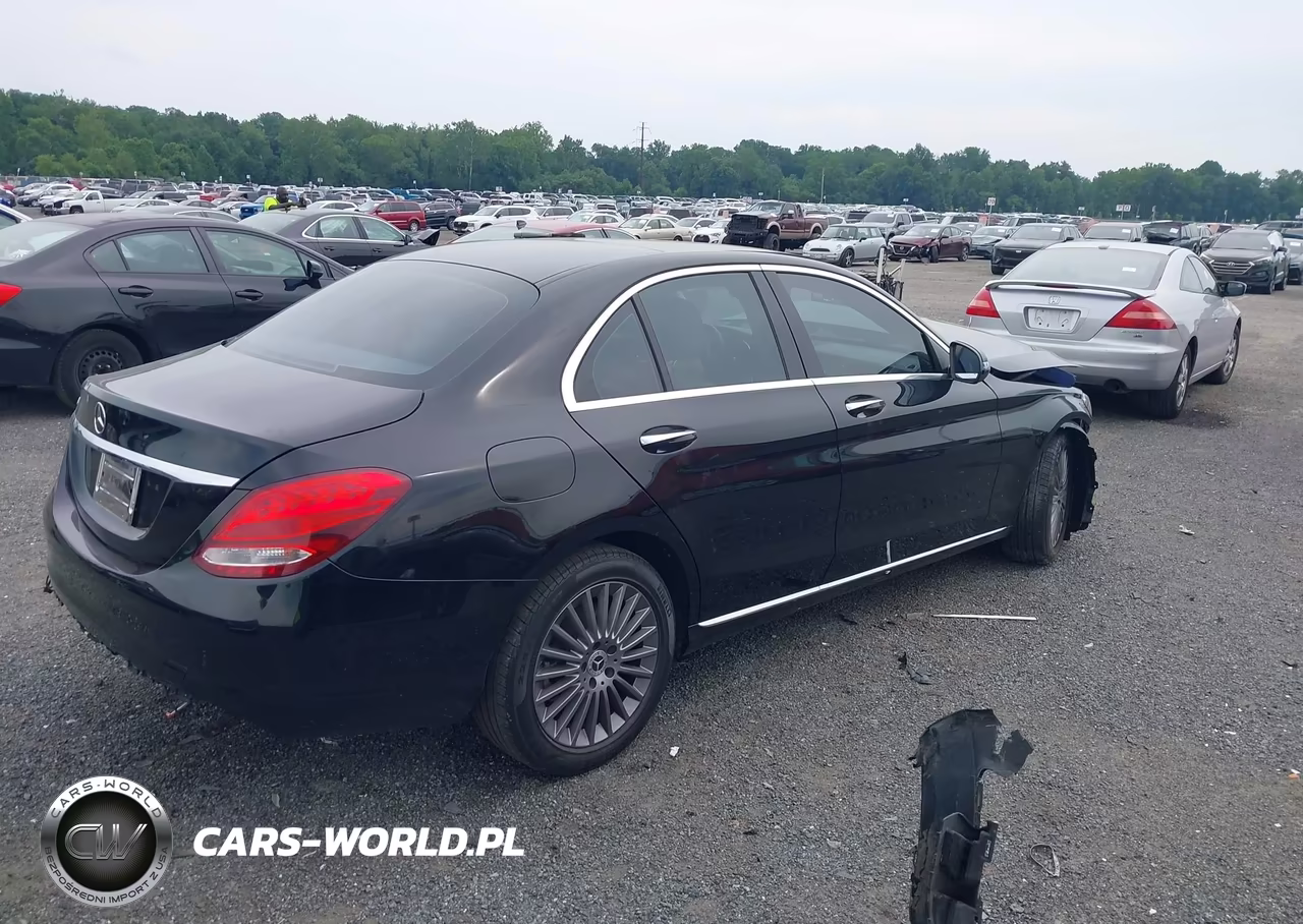 2016 Mercedes-Benz C 300 Luxury 4Matic VIN:55SWF4KB2GU114901 - 4