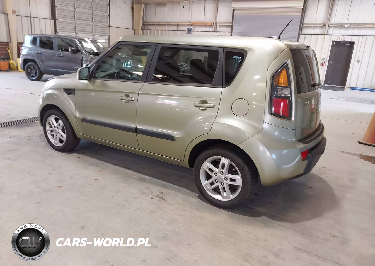2011 Kia Soul + VIN:KNDJT2A2XB7233272 - 3