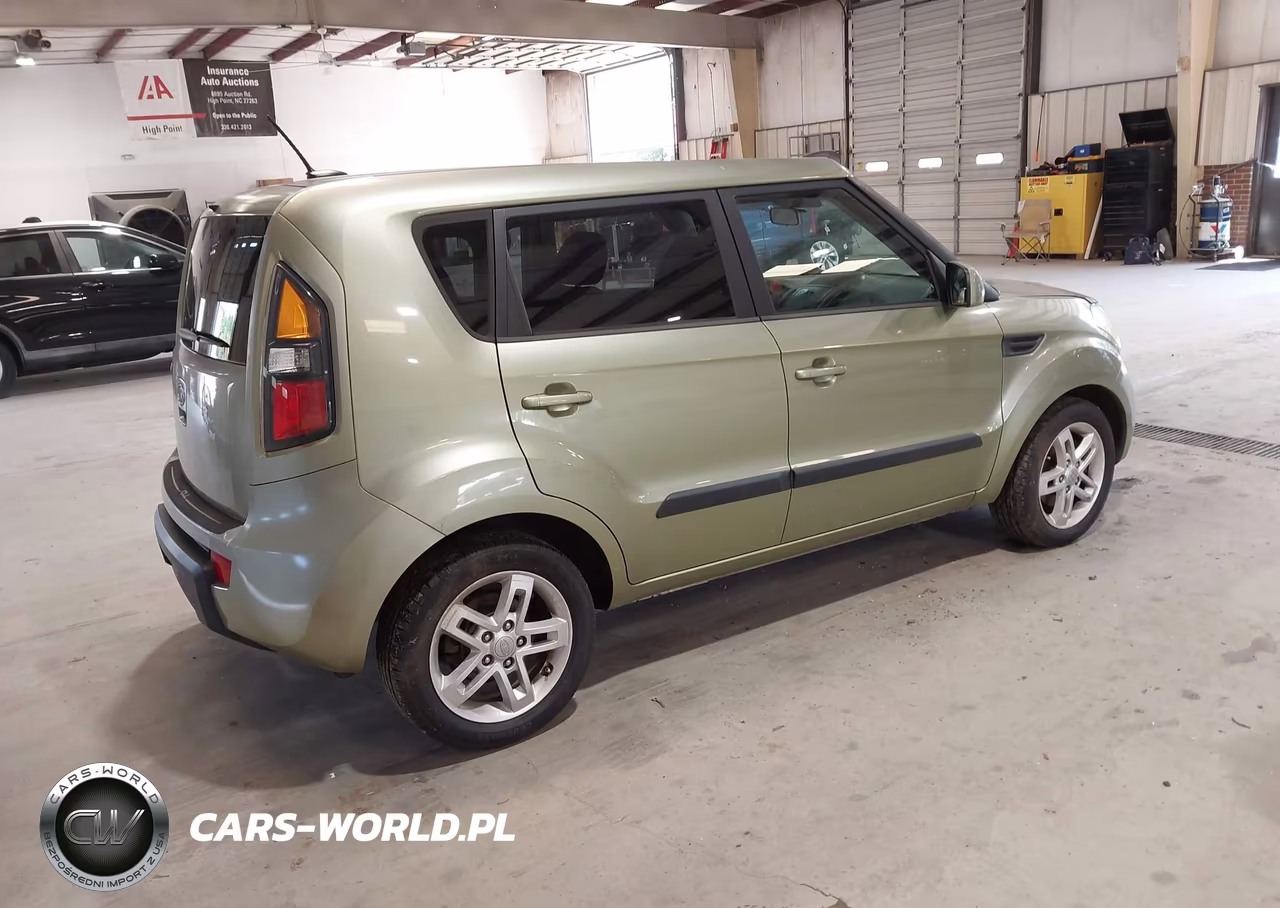 2011 Kia Soul + VIN:KNDJT2A2XB7233272 - 4