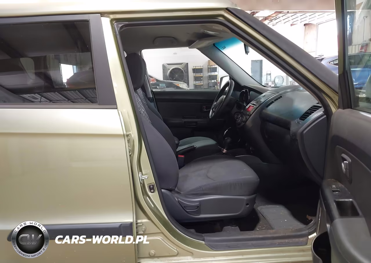 2011 Kia Soul + VIN:KNDJT2A2XB7233272 - 5