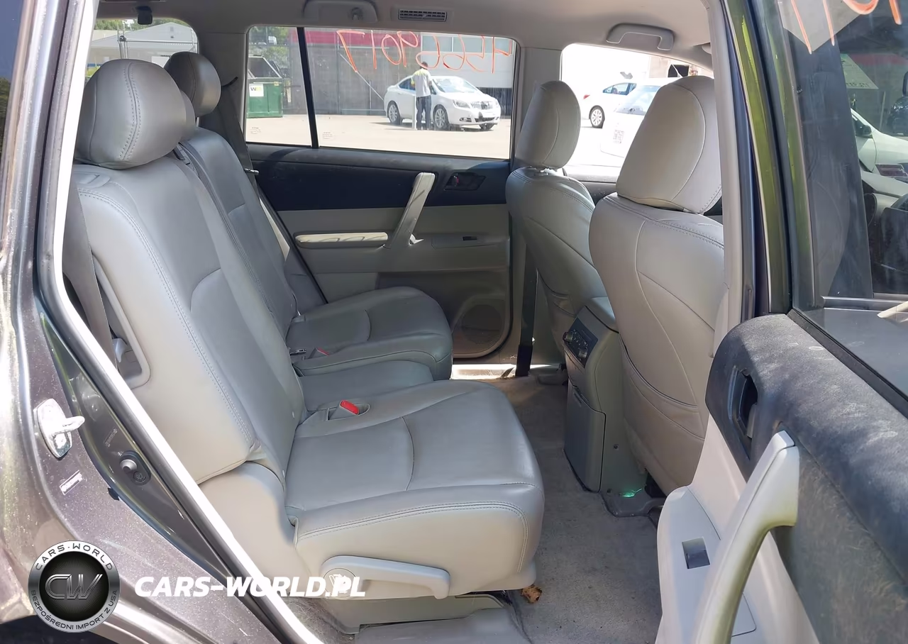 2010 Toyota Highlander Base V6 VIN:5TDBK3EH1AS003815 - 8