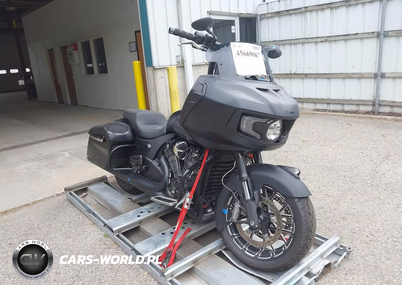 2021 Indian Motorcycle Co. Challenger Dark Horse