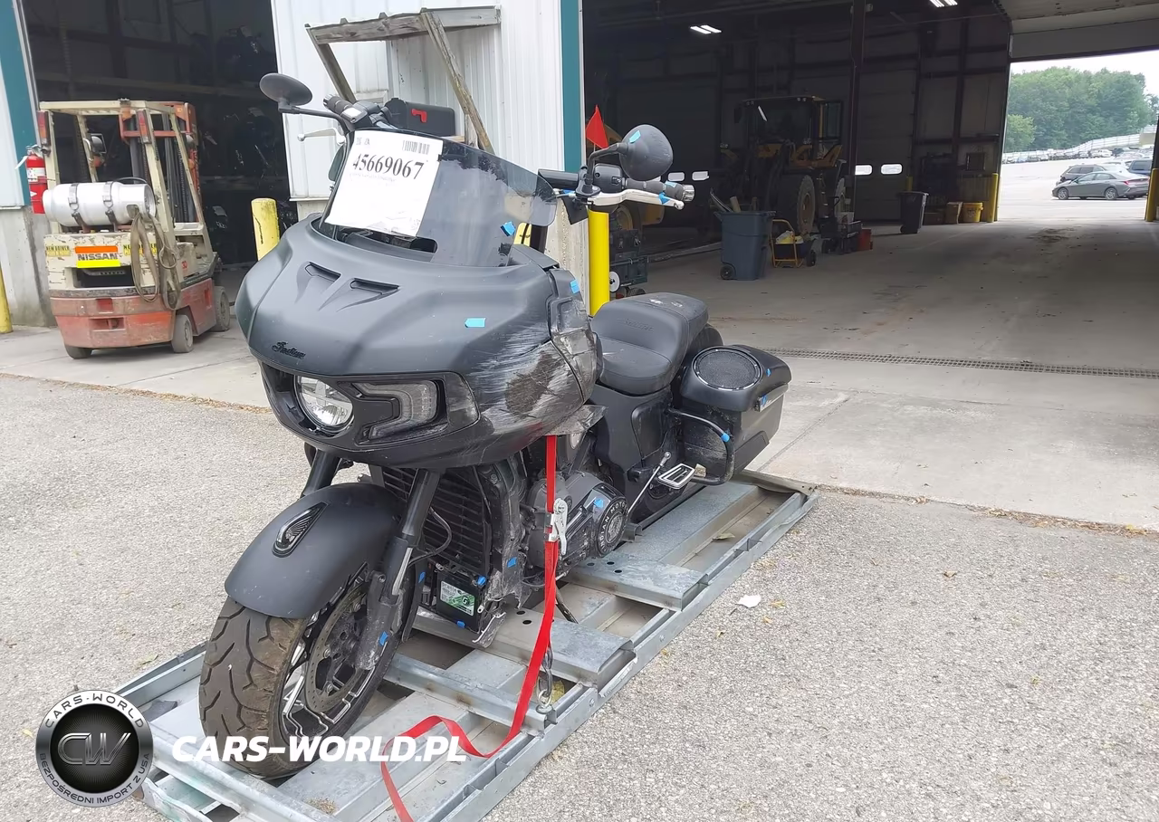 2021 Indian Motorcycle Co. Challenger Dark Horse VIN:56KLCDRR4M3402325 - 2