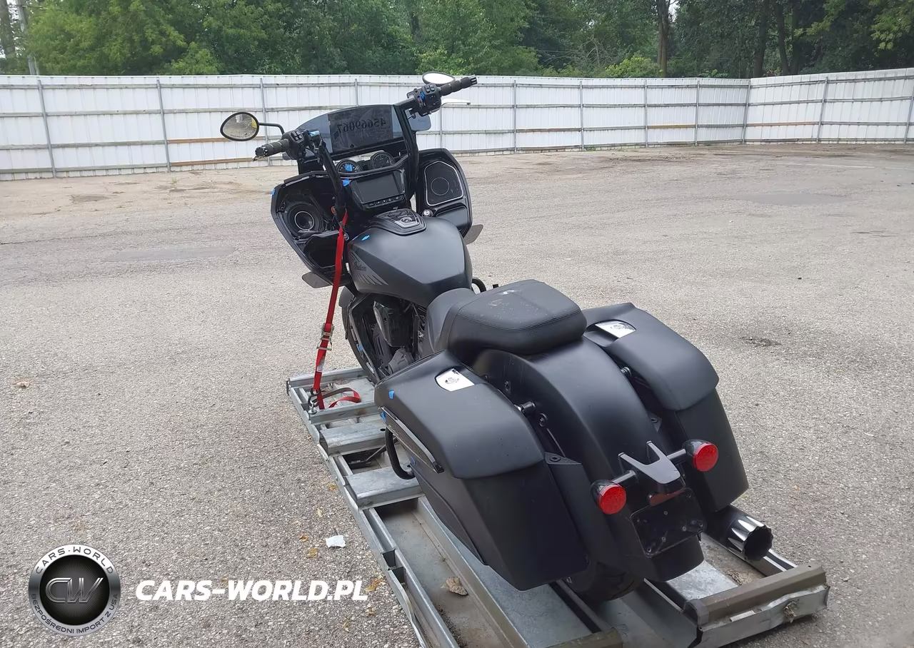 2021 Indian Motorcycle Co. Challenger Dark Horse VIN:56KLCDRR4M3402325 - 3