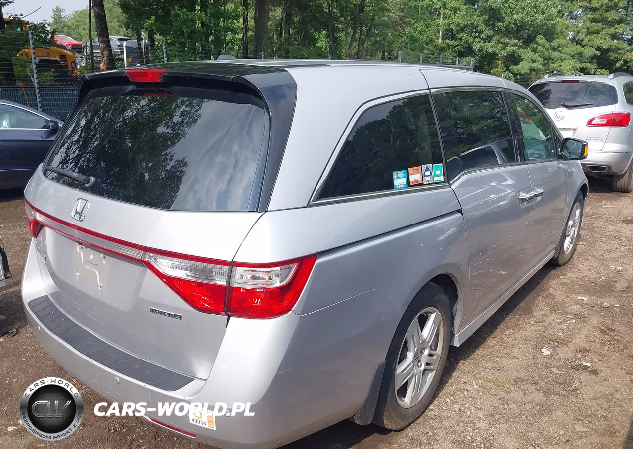 2013 Honda Odyssey Touring-Touring Elite VIN:5FNRL5H97DB043644 - 4