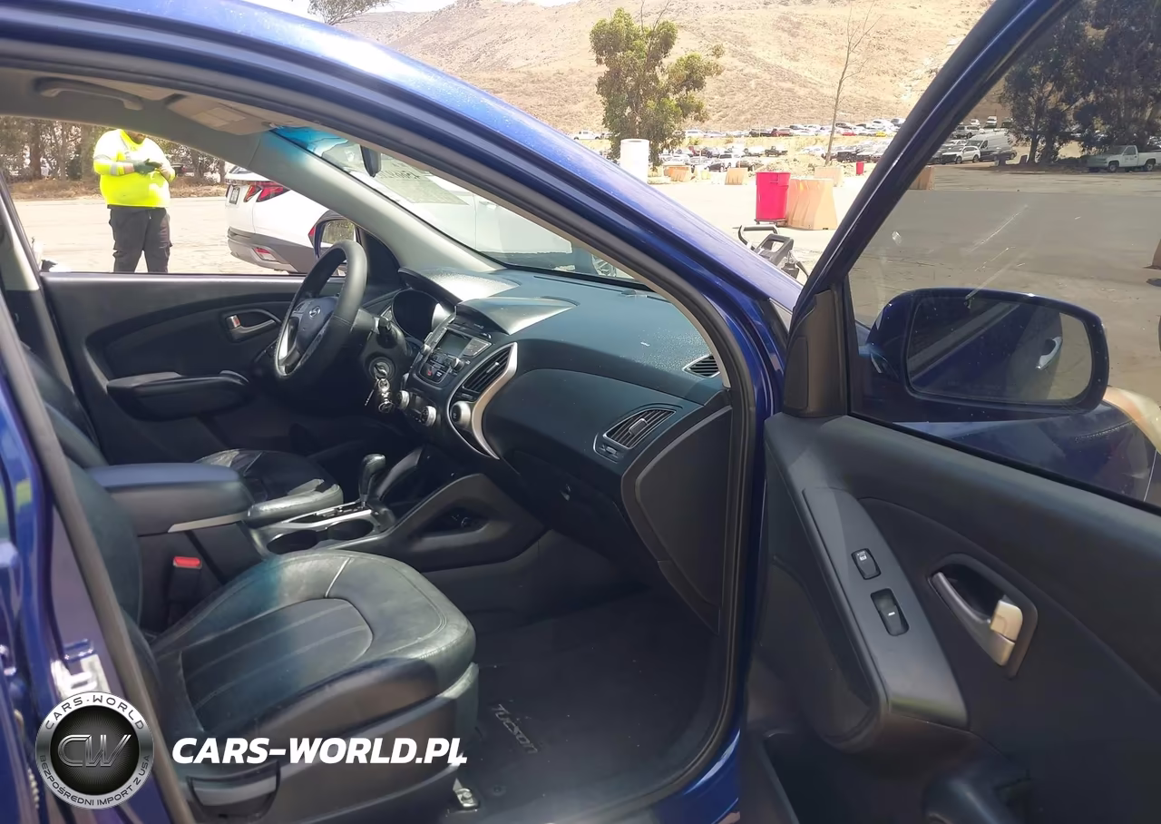 2010 Hyundai Tucson Limited VIN:KM8JU3AC1AU012117 - 5
