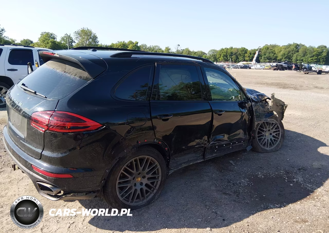 2017 Porsche Cayenne Platinum Edition VIN:WP1AA2A29HKA92298 - 4