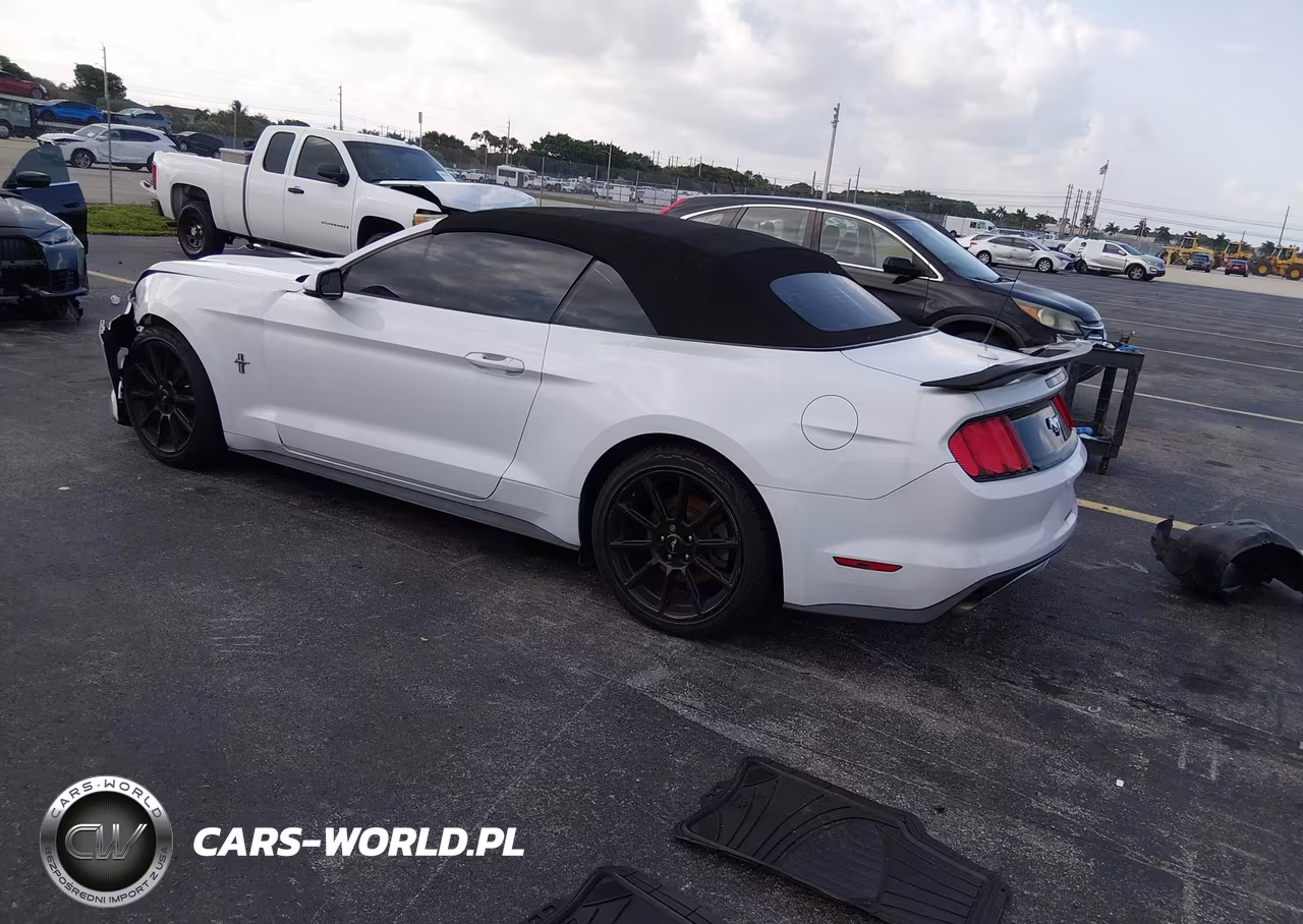 2015 Ford Mustang Ecoboost Premium VIN:1FATP8UHXF5402777 - 3