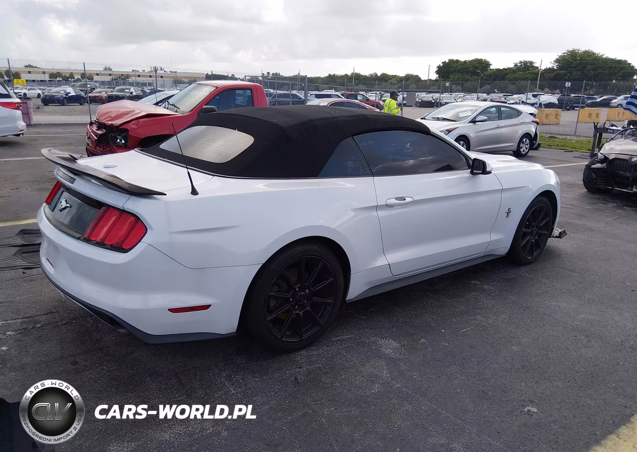 2015 Ford Mustang Ecoboost Premium VIN:1FATP8UHXF5402777 - 4