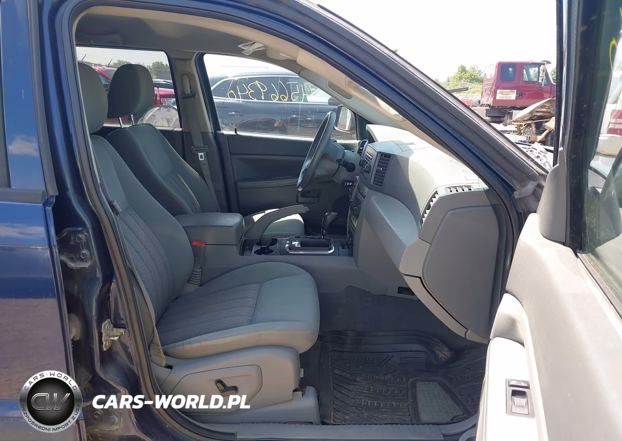2005 Jeep Grand Cherokee Laredo VIN:1J4HR48N15C542479 - 5