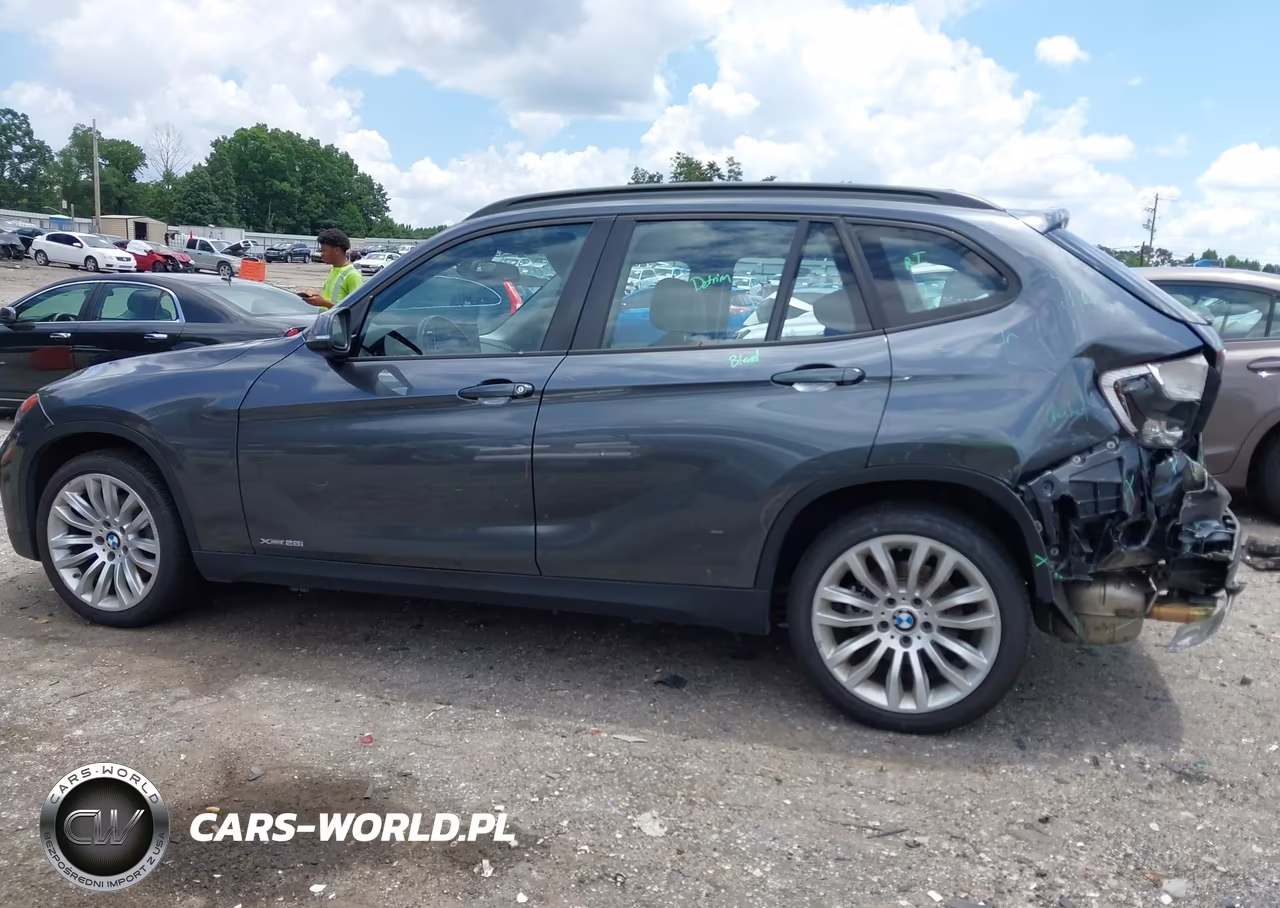 2014 BMW X1 xDrive28I VIN:WBAVL1C56EVY18754 - 14