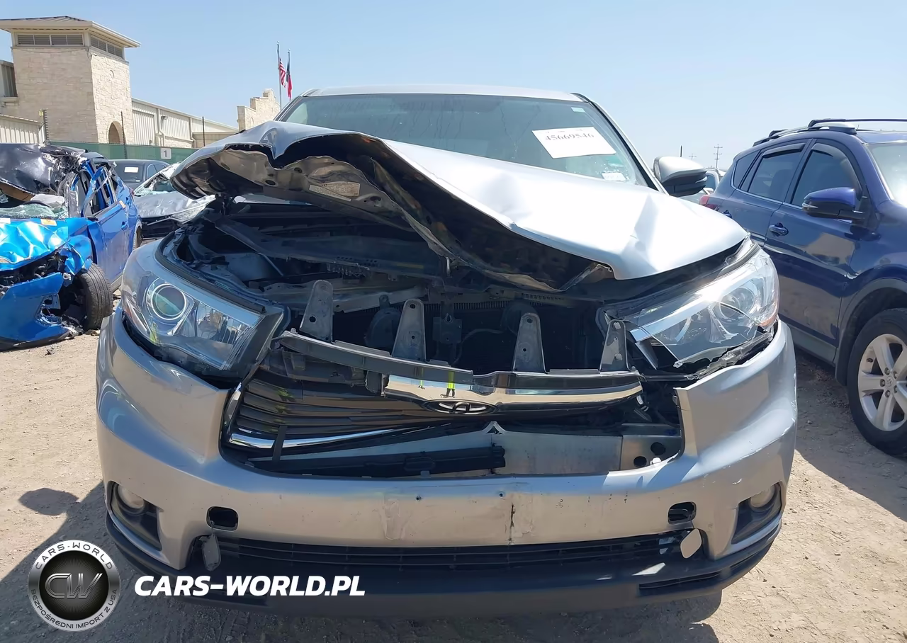 2015 Toyota Highlander Le Plus V6 VIN:5TDBKRFH7FS080908 - 12