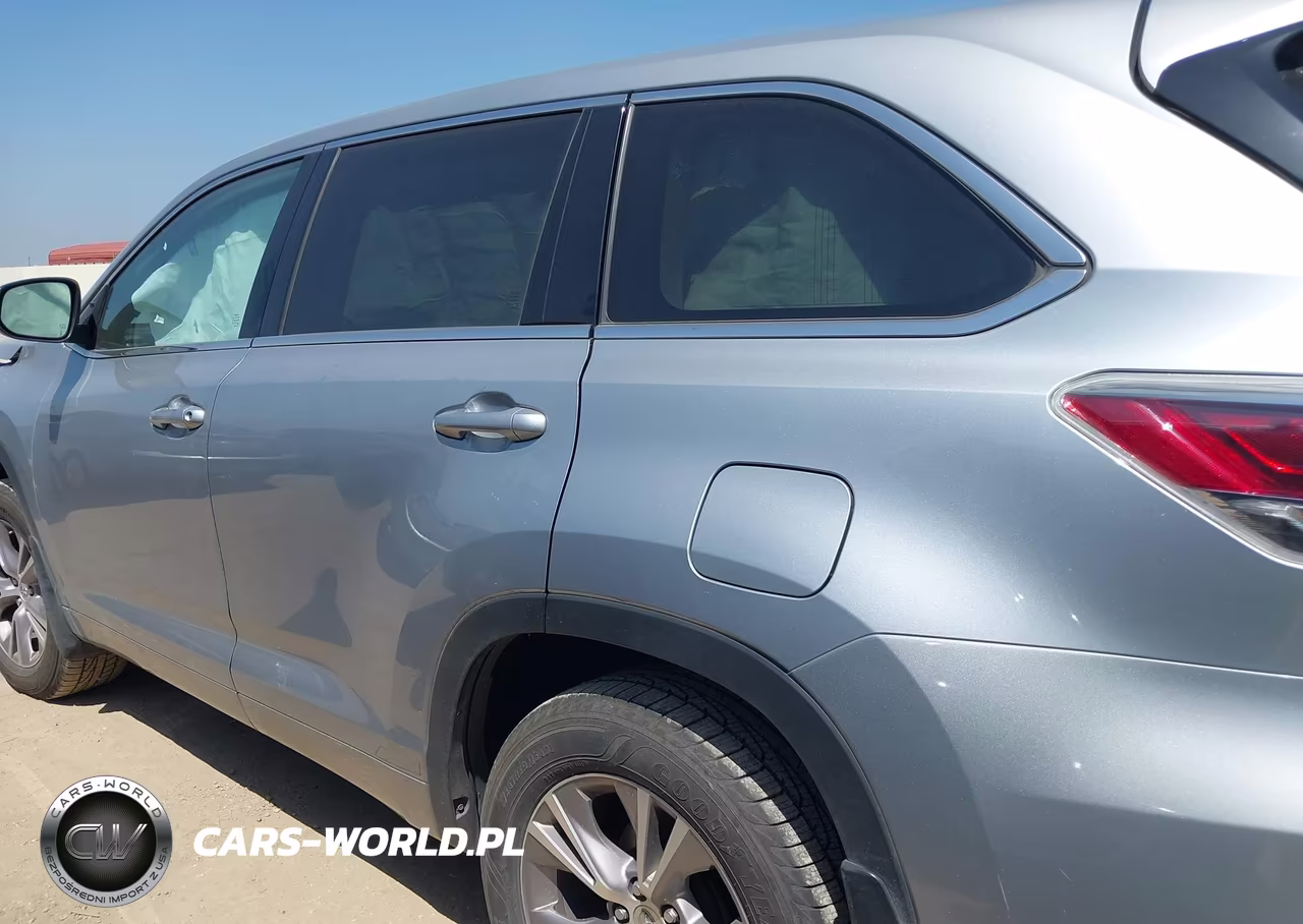 2015 Toyota Highlander Le Plus V6 VIN:5TDBKRFH7FS080908 - 14
