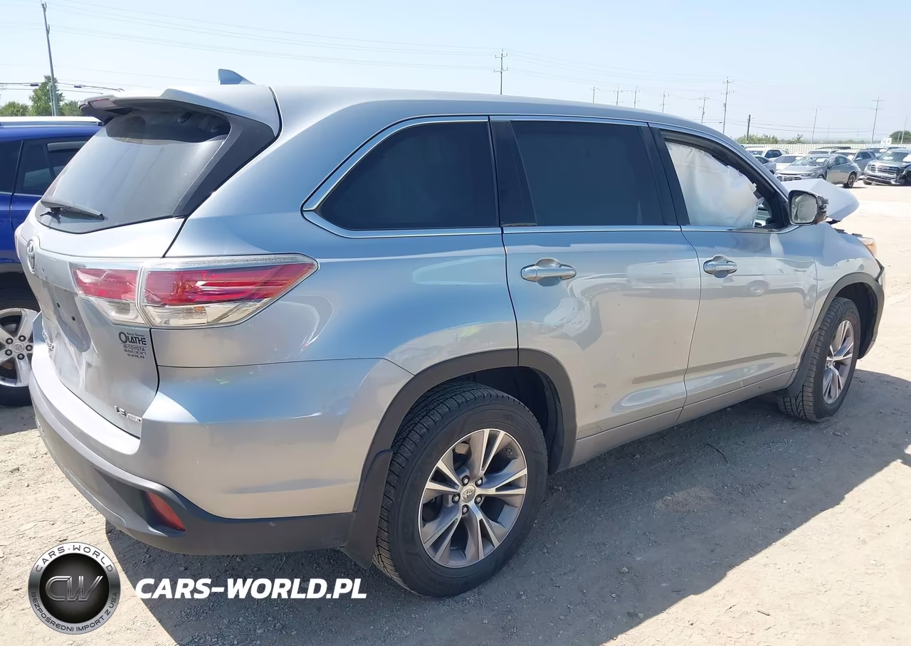 2015 Toyota Highlander Le Plus V6 VIN:5TDBKRFH7FS080908 - 4