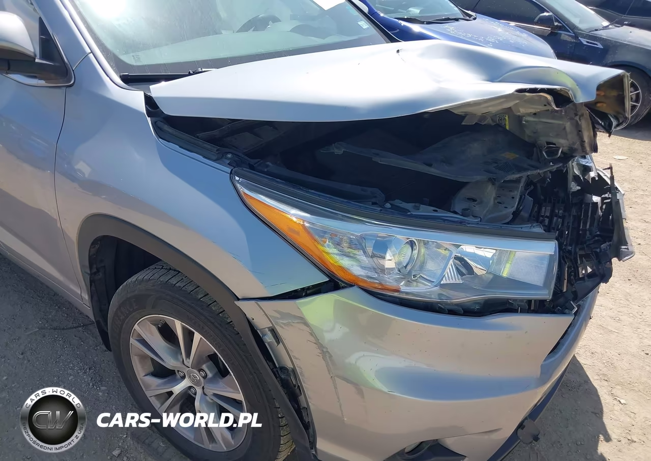2015 Toyota Highlander Le Plus V6 VIN:5TDBKRFH7FS080908 - 6