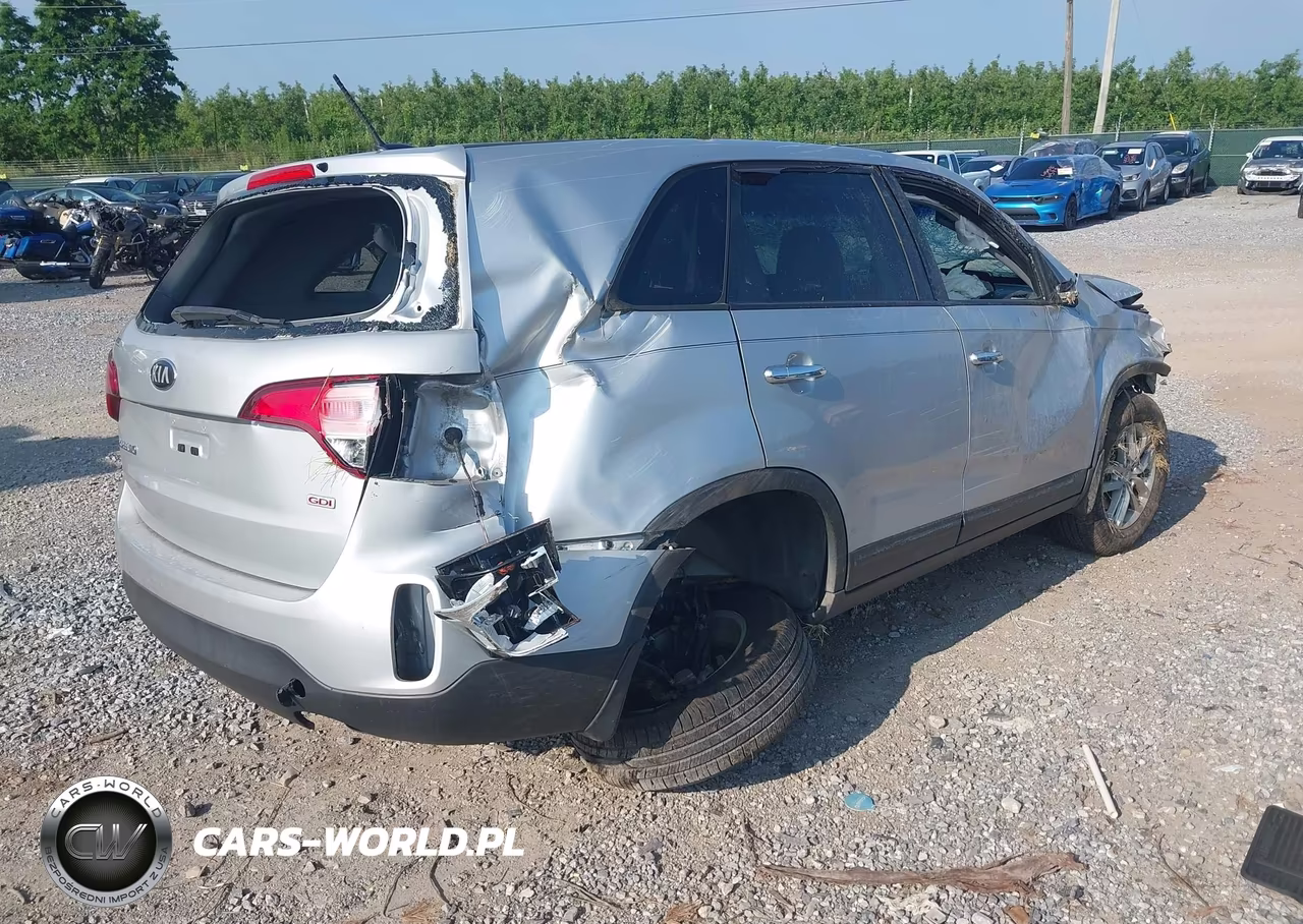 2015 Kia Sorento Lx VIN:5XYKT3A61FG613428 - 4