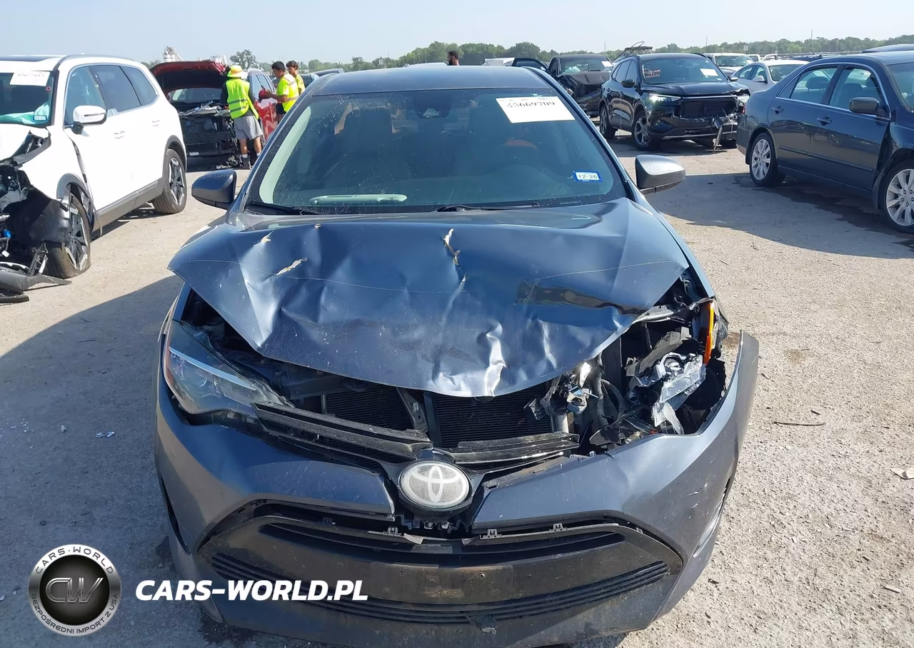 2017 Toyota Corolla Le VIN:5YFBURHE6HP706683 - 12