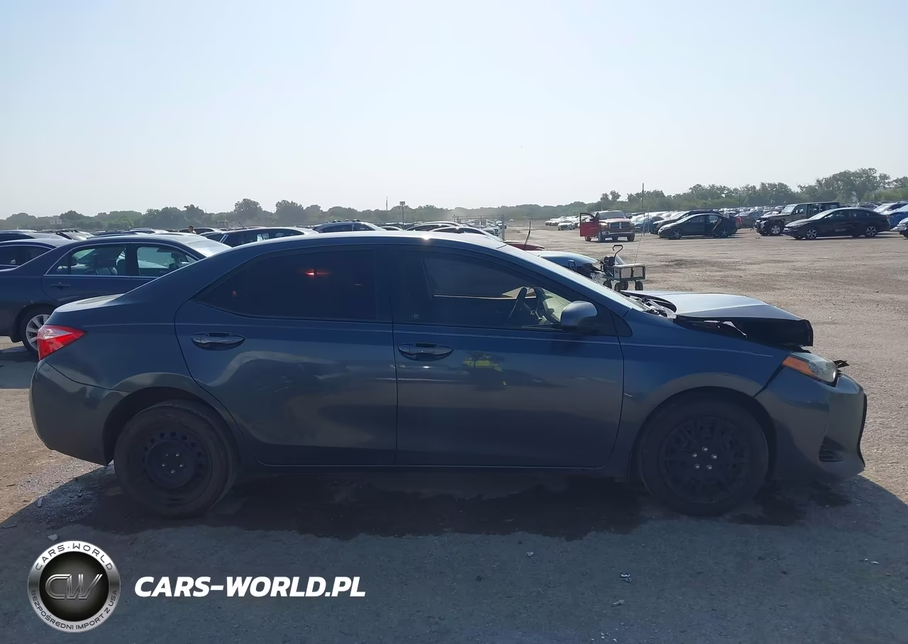 2017 Toyota Corolla Le VIN:5YFBURHE6HP706683 - 13