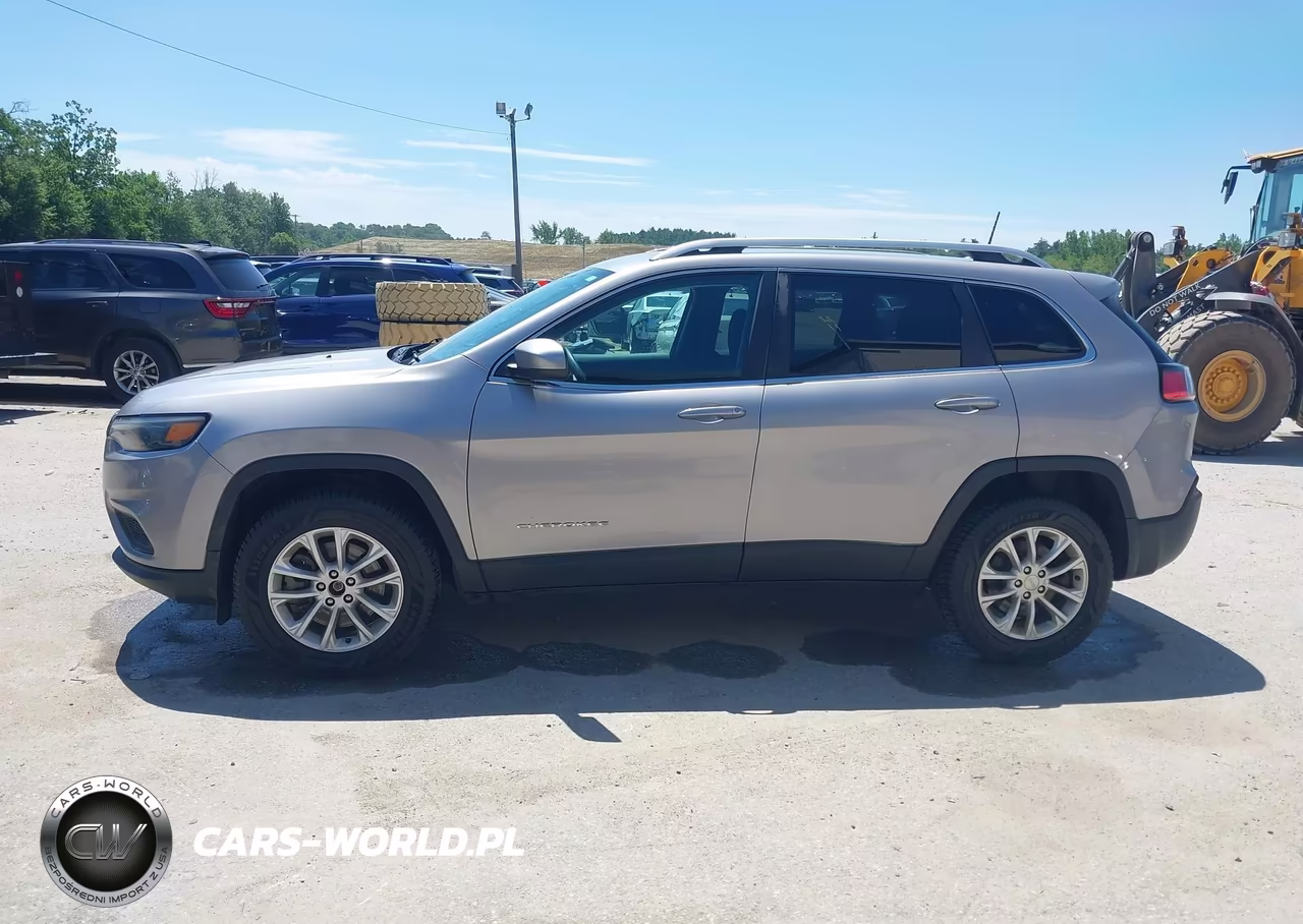 2019 Jeep Cherokee Latitude 4X4 VIN:1C4PJMCB0KD429912 - 16