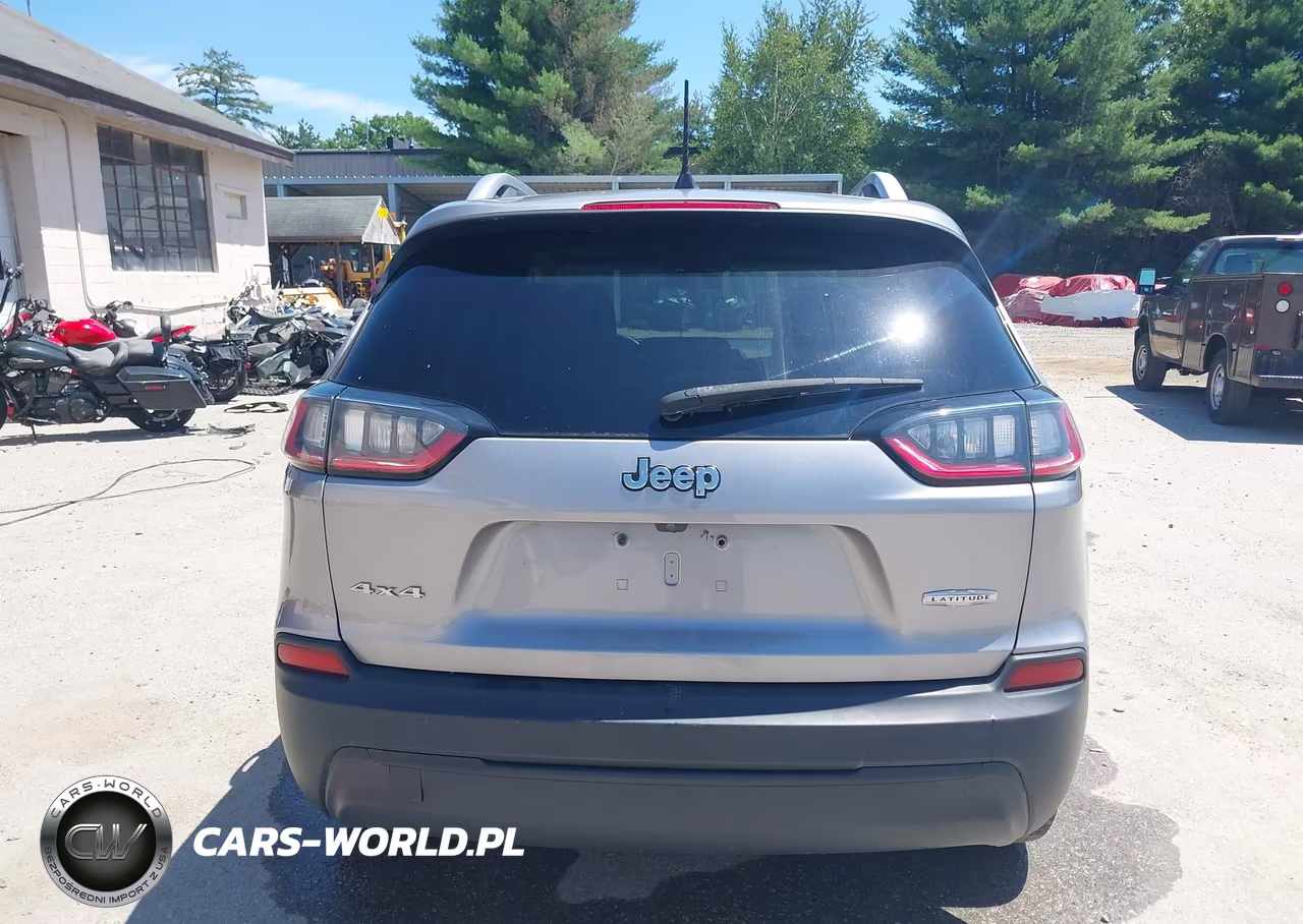 2019 Jeep Cherokee Latitude 4X4 VIN:1C4PJMCB0KD429912 - 18