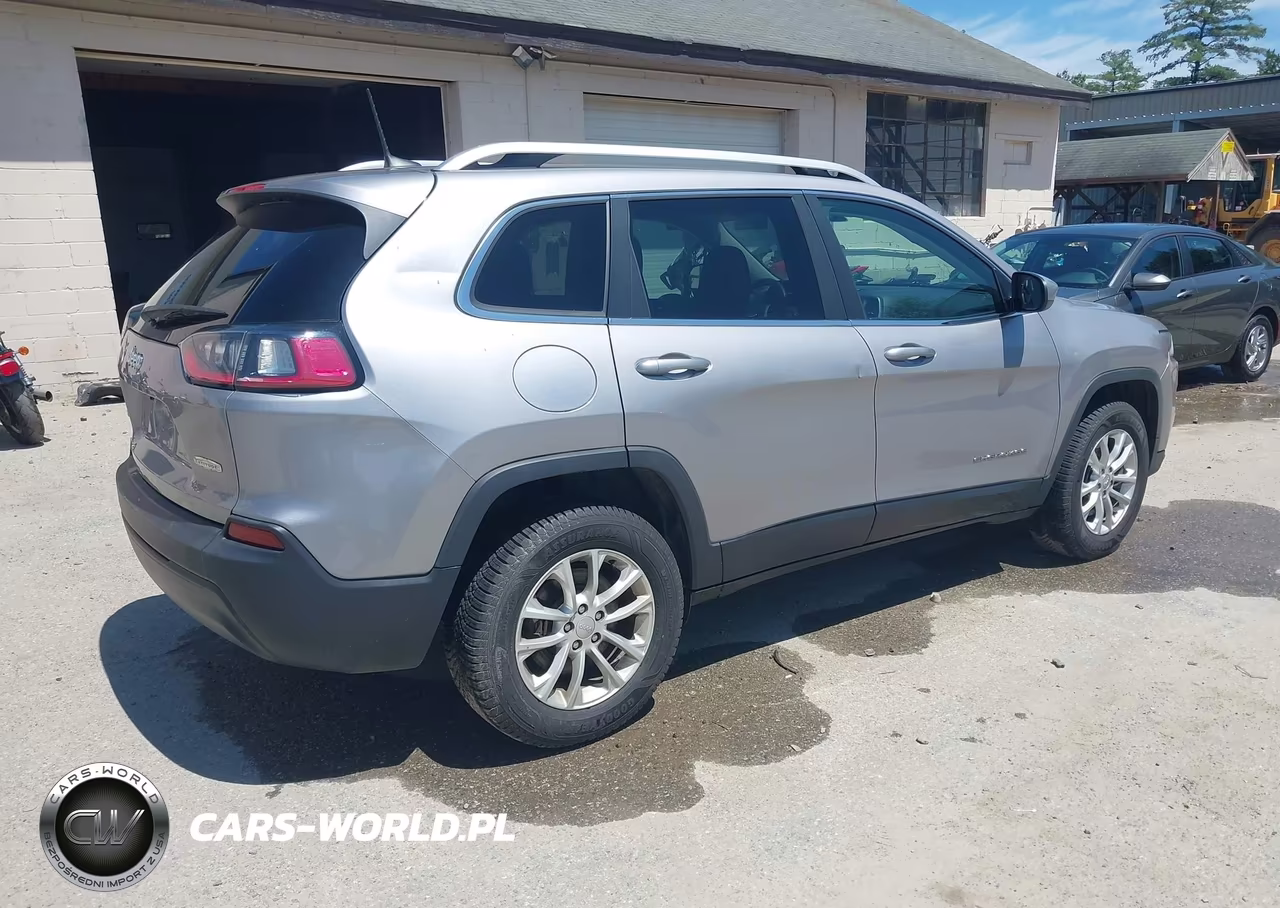 2019 Jeep Cherokee Latitude 4X4 VIN:1C4PJMCB0KD429912 - 4