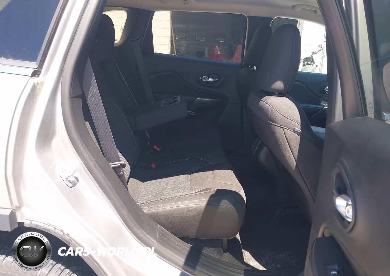 2019 Jeep Cherokee Latitude 4X4 VIN:1C4PJMCB0KD429912 - 8
