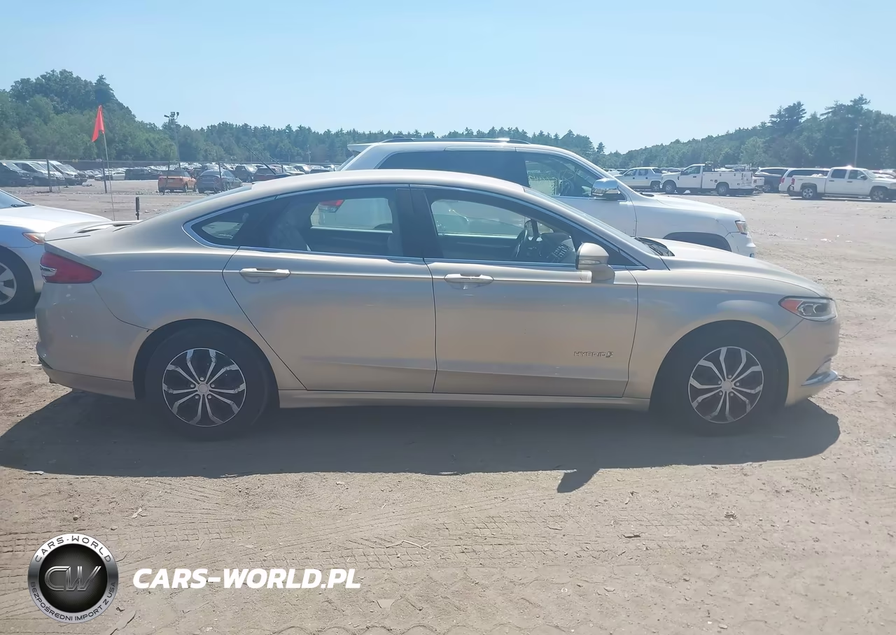 2018 Ford Fusion Hybrid Titanium VIN:3FA6P0RU9JR140955 - 13