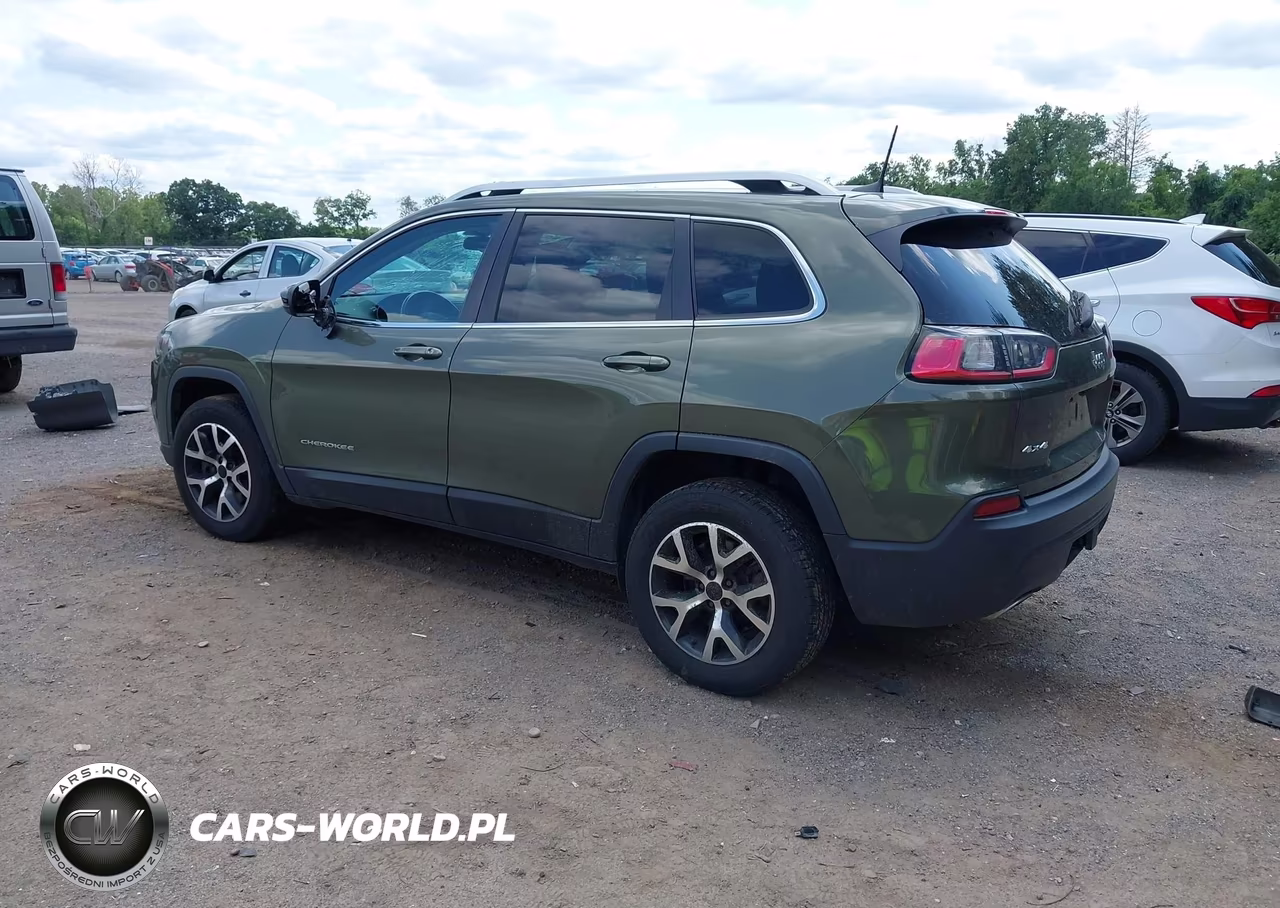 2019 Jeep Cherokee Latitude 4X4 VIN:1C4PJMCX8KD471613 - 3