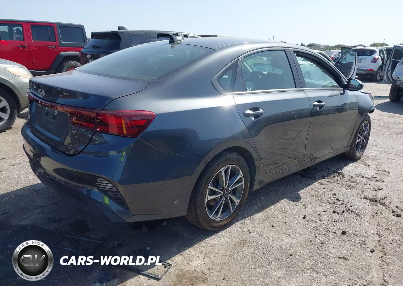 2024 Kia Forte Lxs VIN:3KPF24AD2RE784571 - 4