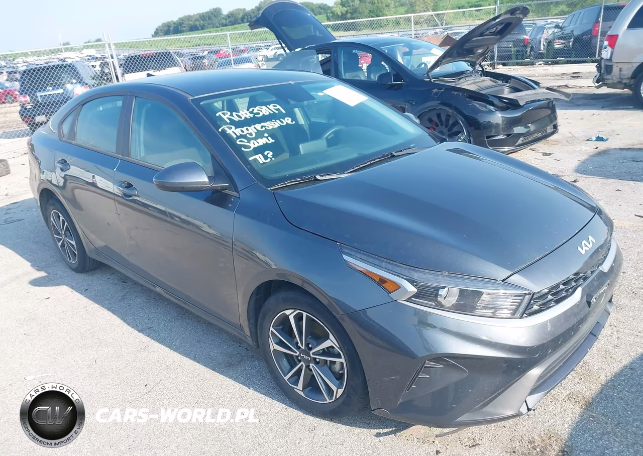 2024 Kia Forte Lxs – zdjęcie 1 z 17