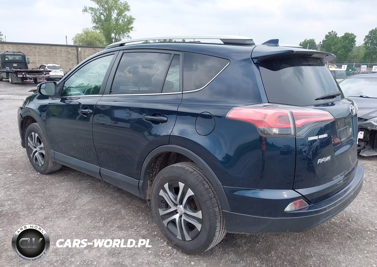 2018 Toyota Rav4 Le VIN:2T3BFREV7JW793357 - 3