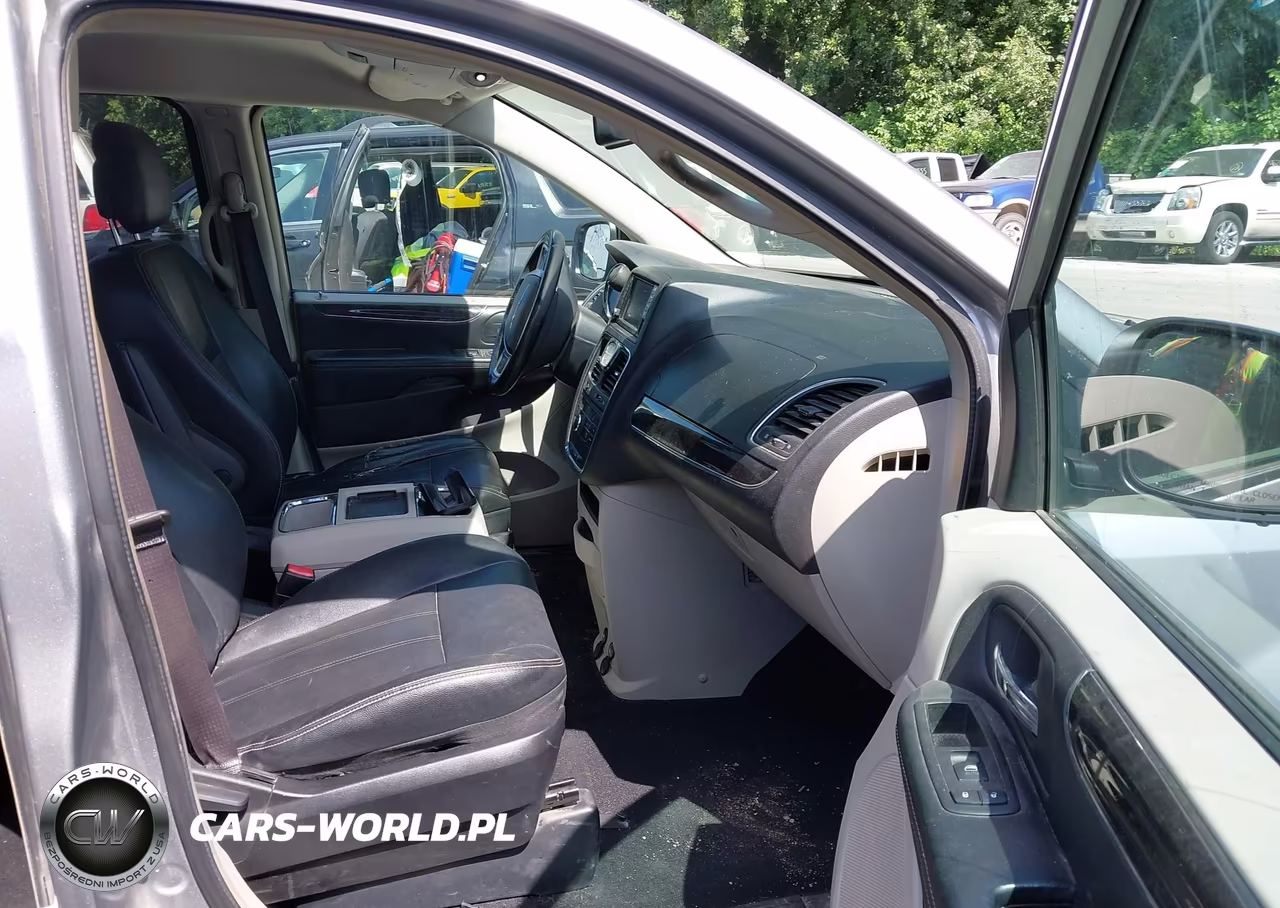 2016 Chrysler Town & Country Touring VIN:2C4RC1BG5GR214433 - 5