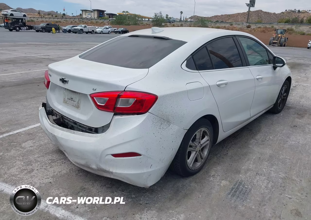 2018 Chevrolet Cruze Lt Auto VIN:1G1BE5SM7J7179162 - 4