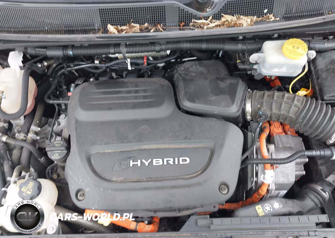 2018 Chrysler Pacifica Hybrid Limited VIN:2C4RC1N77JR339663 - 10
