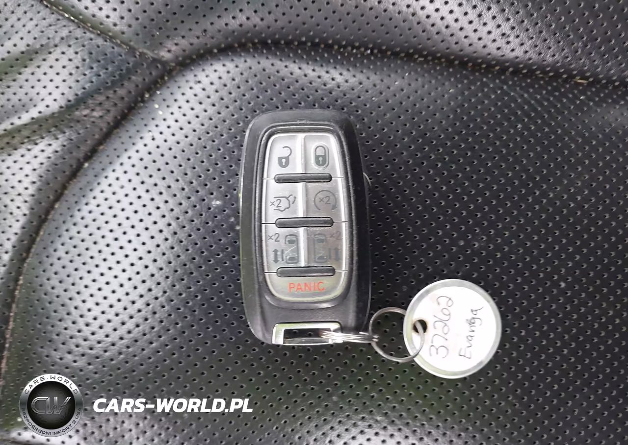 2018 Chrysler Pacifica Hybrid Limited VIN:2C4RC1N77JR339663 - 11