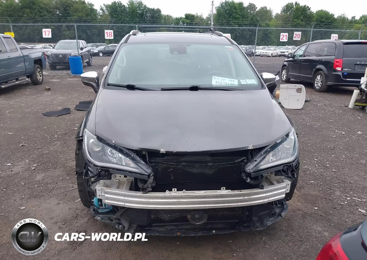2018 Chrysler Pacifica Hybrid Limited VIN:2C4RC1N77JR339663 - 13