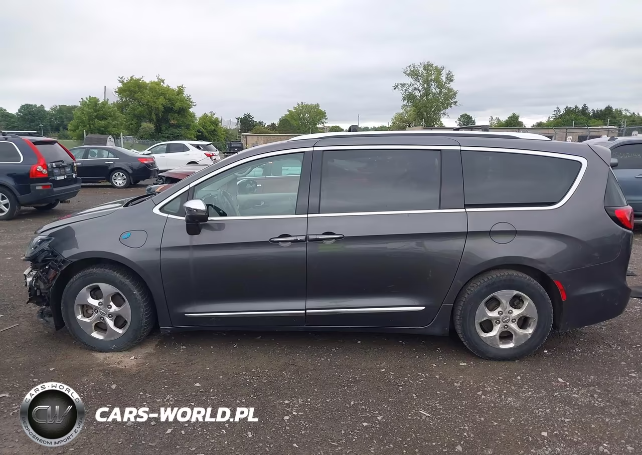 2018 Chrysler Pacifica Hybrid Limited VIN:2C4RC1N77JR339663 - 15