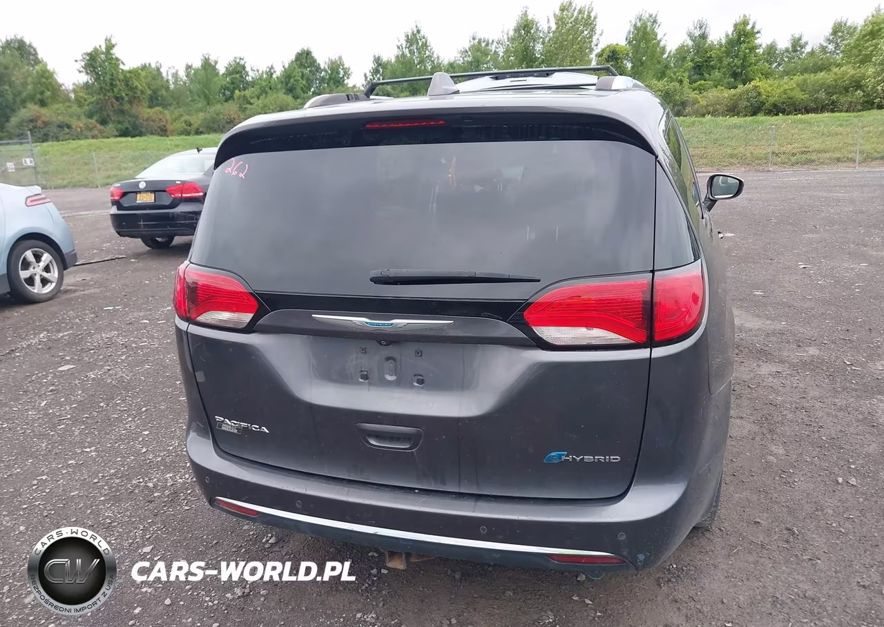 2018 Chrysler Pacifica Hybrid Limited VIN:2C4RC1N77JR339663 - 17