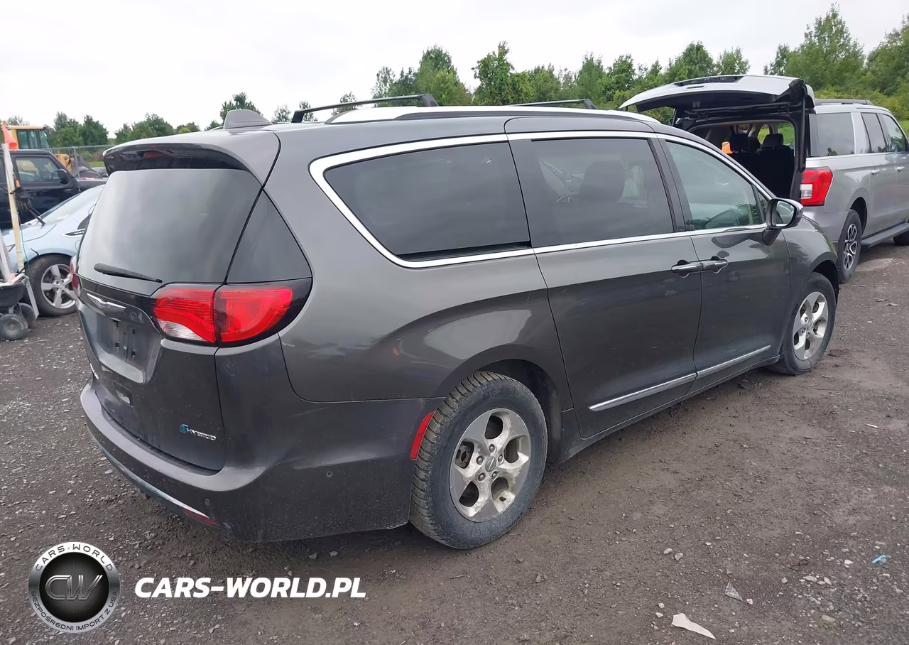2018 Chrysler Pacifica Hybrid Limited VIN:2C4RC1N77JR339663 - 4