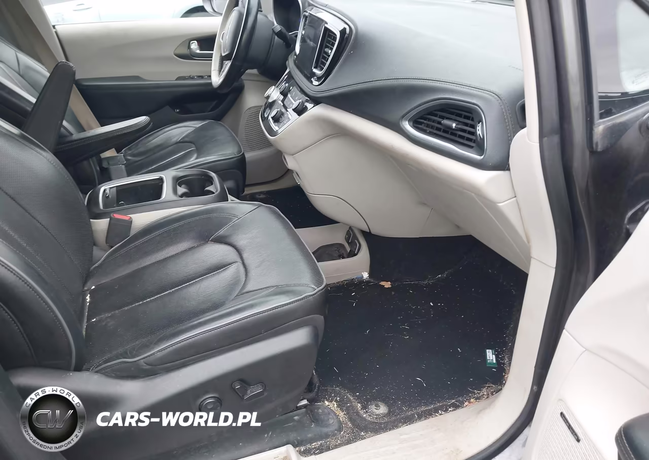 2018 Chrysler Pacifica Hybrid Limited VIN:2C4RC1N77JR339663 - 5