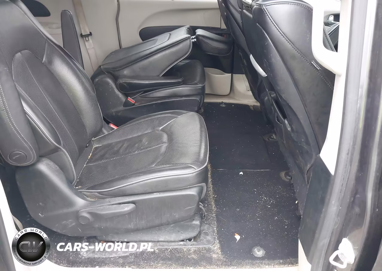 2018 Chrysler Pacifica Hybrid Limited VIN:2C4RC1N77JR339663 - 8