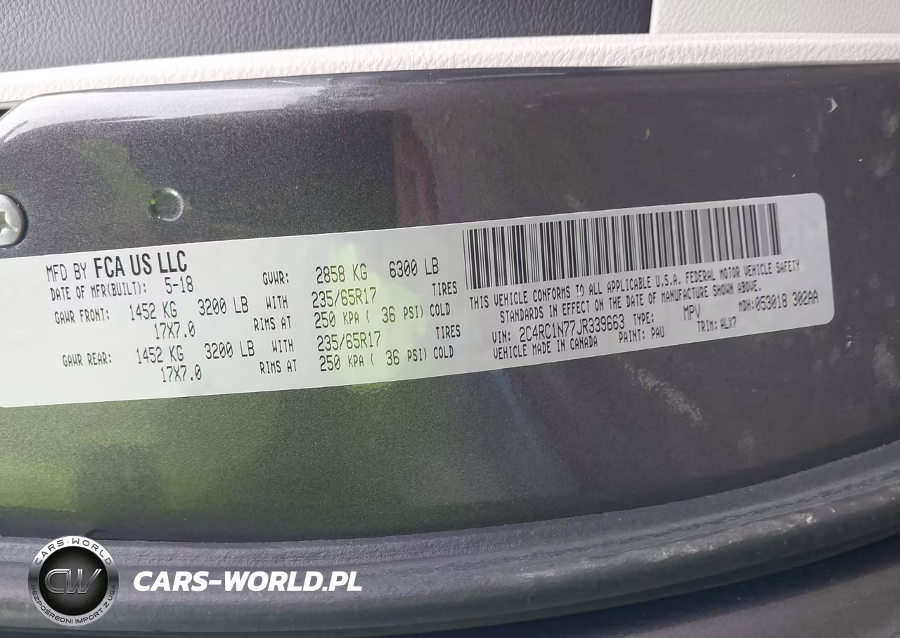 2018 Chrysler Pacifica Hybrid Limited VIN:2C4RC1N77JR339663 - 9