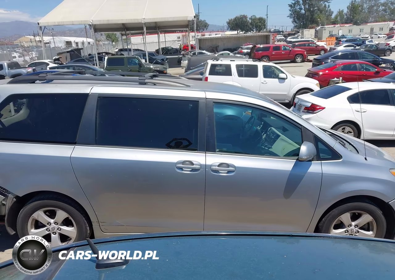 2011 Toyota Sienna Le V6 VIN:5TDKK3DC4BS169396 - 12