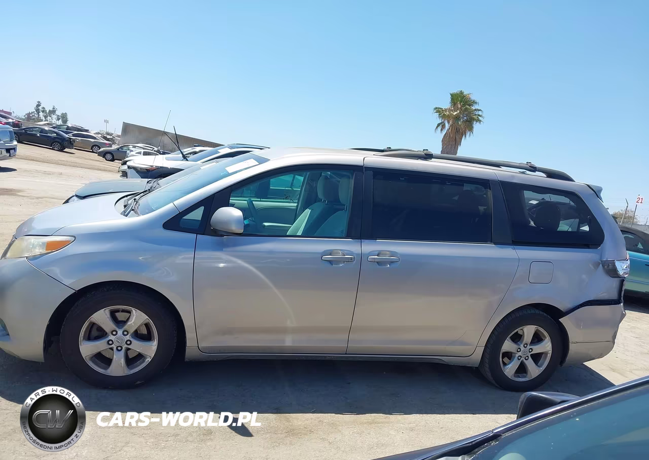 2011 Toyota Sienna Le V6 VIN:5TDKK3DC4BS169396 - 13