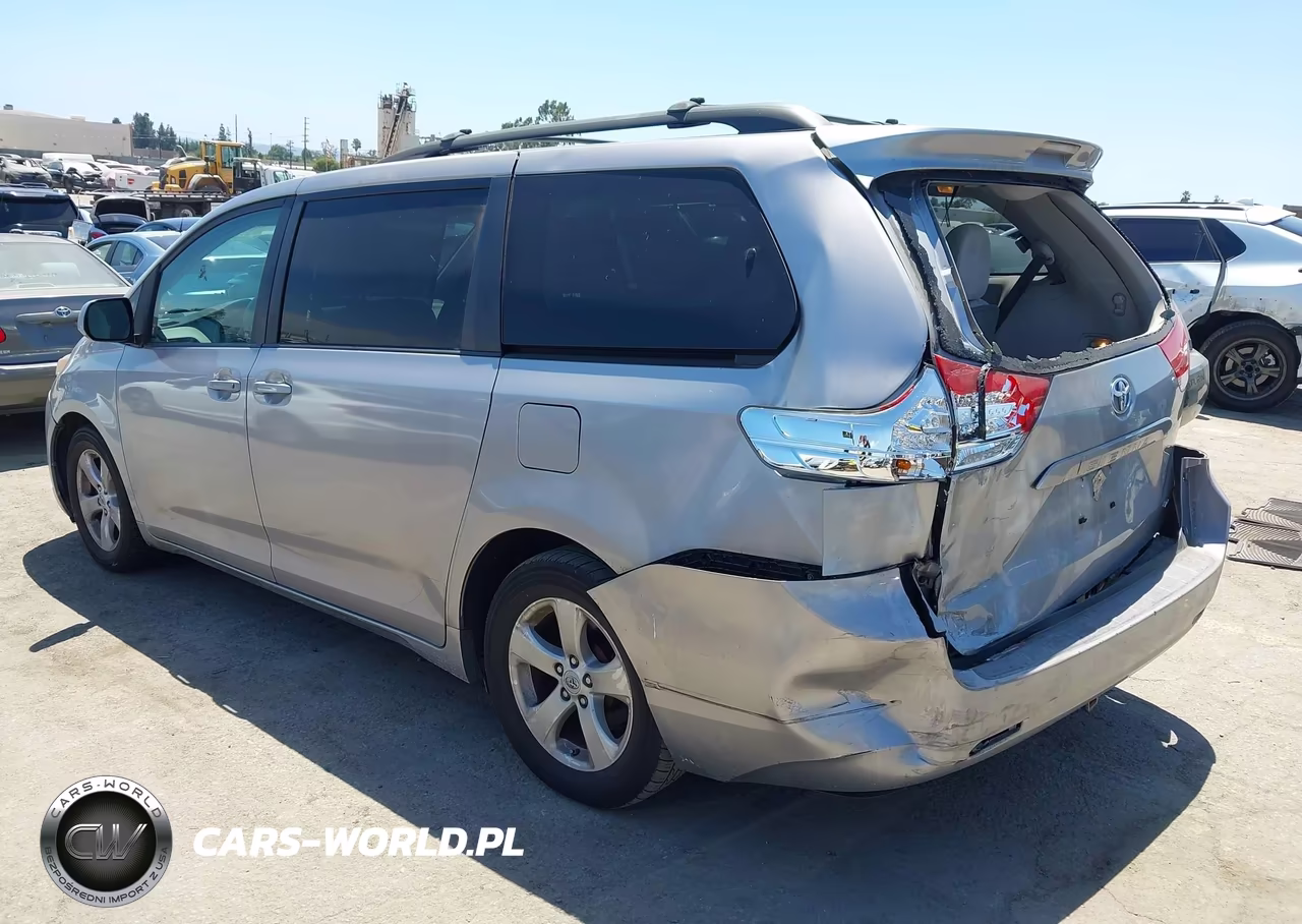 2011 Toyota Sienna Le V6 VIN:5TDKK3DC4BS169396 - 3